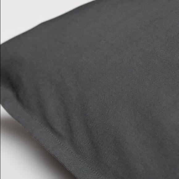 H&M Set of Two 20x20 Cushion Cover NWT - Picture 2 of 3